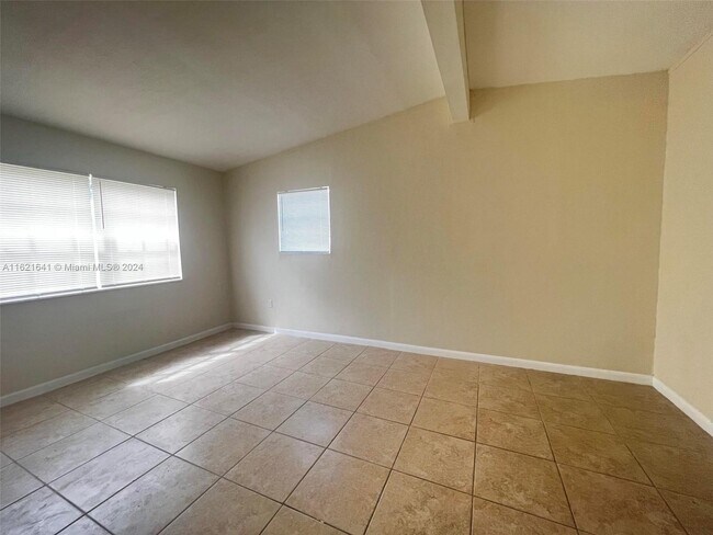 Foto del edificio - 3350 SW 37th St