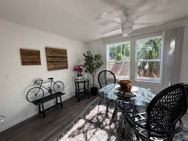 Foto del edificio - 844 Phoenix St NE