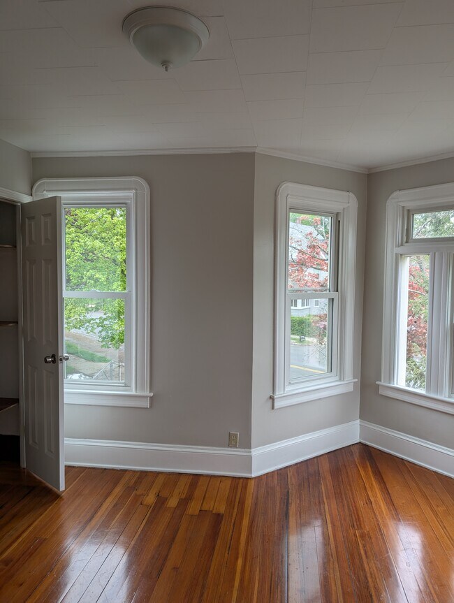 Building Photo - 693 Belmont Ave