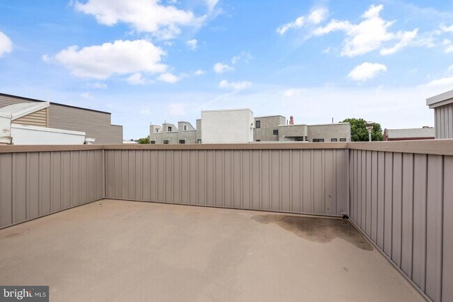 Building Photo - 2228 Frankford Ave