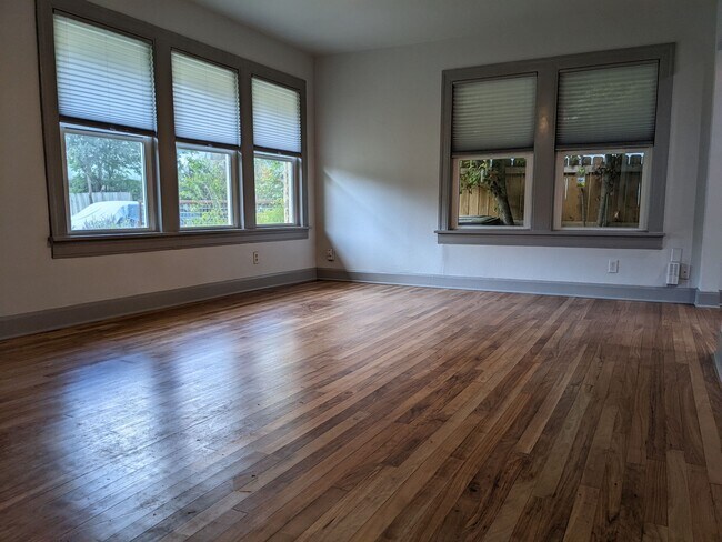 Building Photo - 5107 Avenue G
