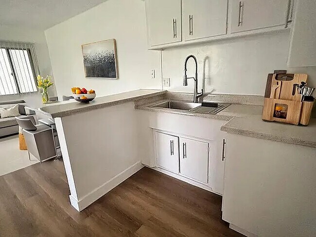 Foto del edificio - 9361 Cellini Ave