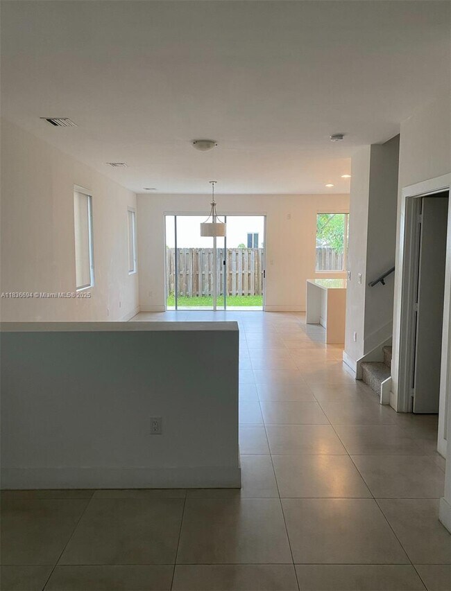 Foto del edificio - 7231 NW 103rd Path