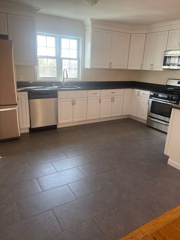 Primary Photo - Spacious 1800 sq. ft. Modern (3BR + Additi...