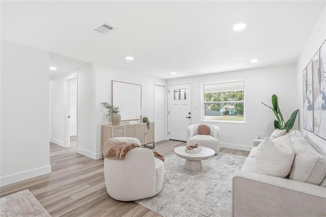 Foto del edificio - 1004 Idlebriar Way