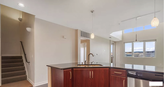 Foto del edificio - 5501 De Marcus Blvd