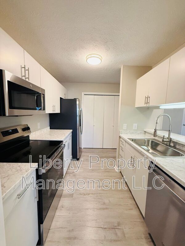 Building Photo - 664 Bartons Landing Pl