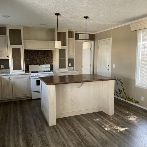 Building Photo - Newly remodeled 2 bed home, perfect for en...