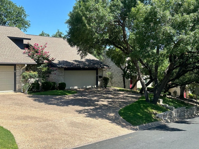 Building Photo - 5915 Mountainclimb Dr