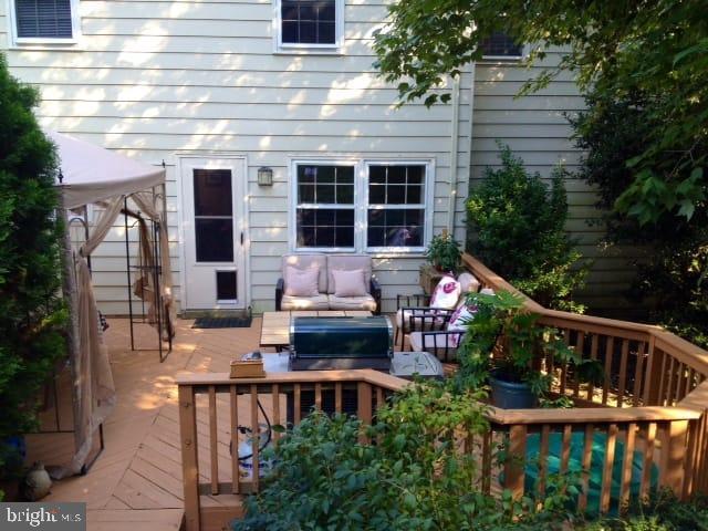 Building Photo - 6902 Stoneybrooke Ln