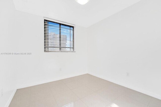 Foto del edificio - 5033 NW 7th St