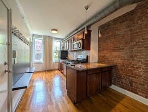 Building Photo - 208 6th St