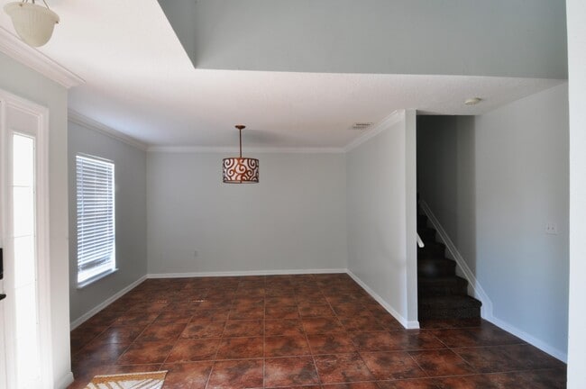 Building Photo - 1701 Sawgrass Dr SW