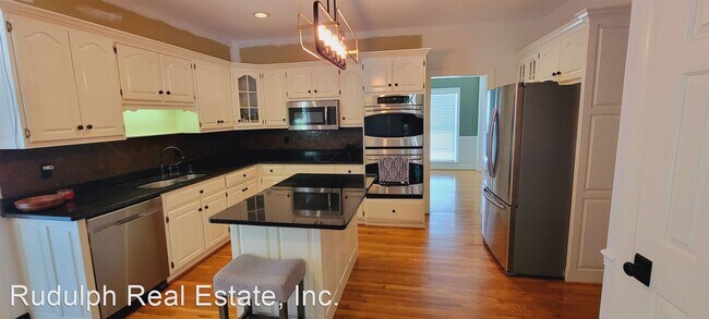 Foto del edificio - 5 br, 4.5 bath House - 2508 Willowbrook Ci...