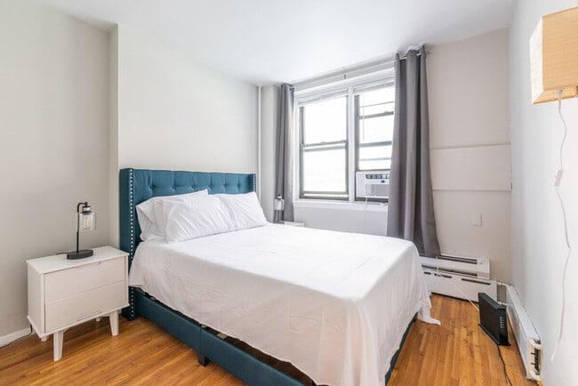 Building Photo - 319 W 56th St
