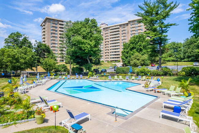 Building Photo - Towers at Wyncote