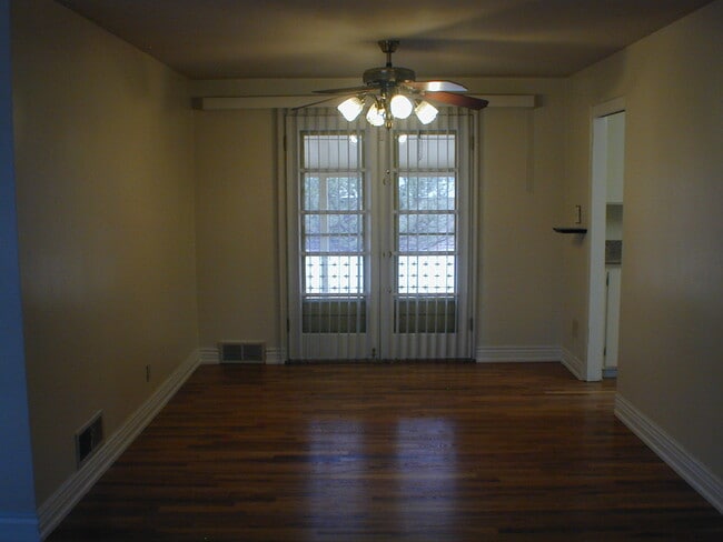 Building Photo - House For Lease