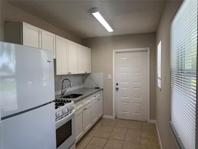 Foto del edificio - 809 W Warren St