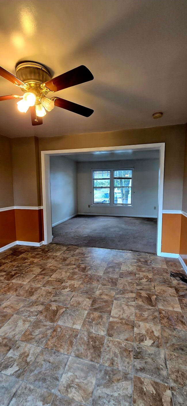 Foto del edificio - 705 Emily Ln