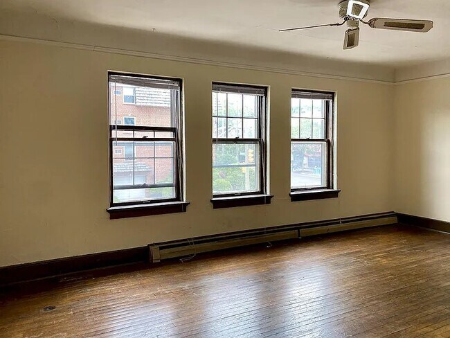 Foto del edificio - 3070 N Oakland Ave