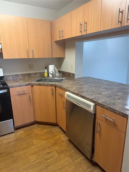 Foto del edificio - 8215 Sun Spring Cir