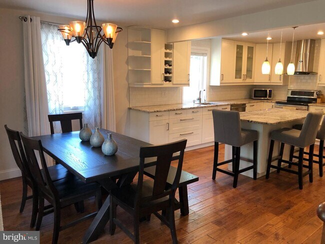 Foto del edificio - 1630 Bonnie Brae Dr
