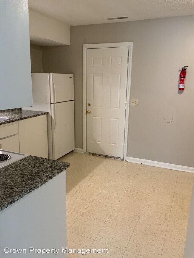 Building Photo - 2 br, 1.5 bath House - 1633 A North Avenue