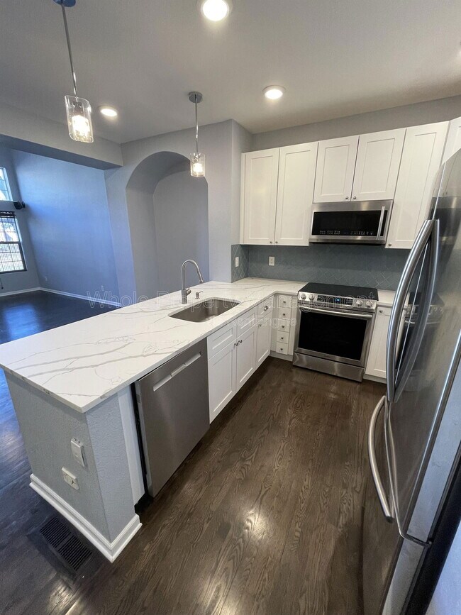 Foto del edificio - 2737 W Greens Dr