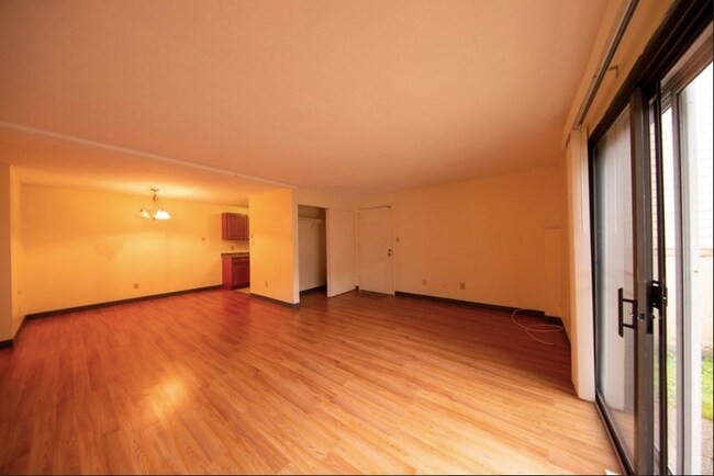 Building Photo - 15 Village Hill Ln