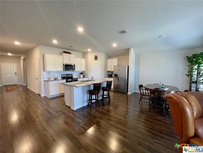 Foto del edificio - 2125 Wood Drake Ln
