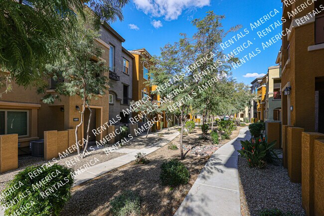Foto del edificio - 2150 W Alameda Rd