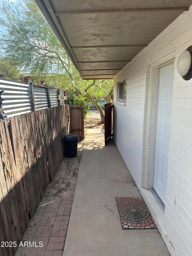 Foto del edificio - 828 W 2nd St