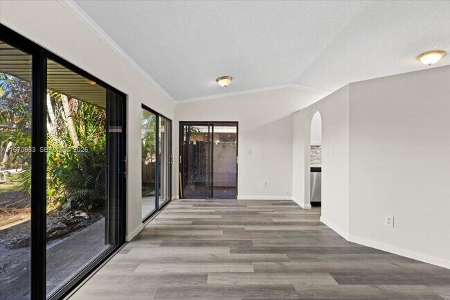 Foto del edificio - 9701 W Daffodil Ln