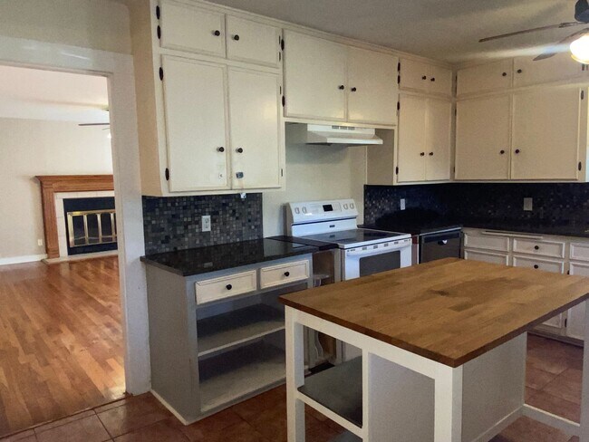 Building Photo - 3 BEDROOM, PLUS OFFICE, BELTON ISD