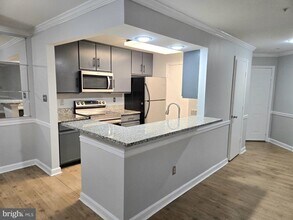 Building Photo - 3315 Sir Thomas Dr