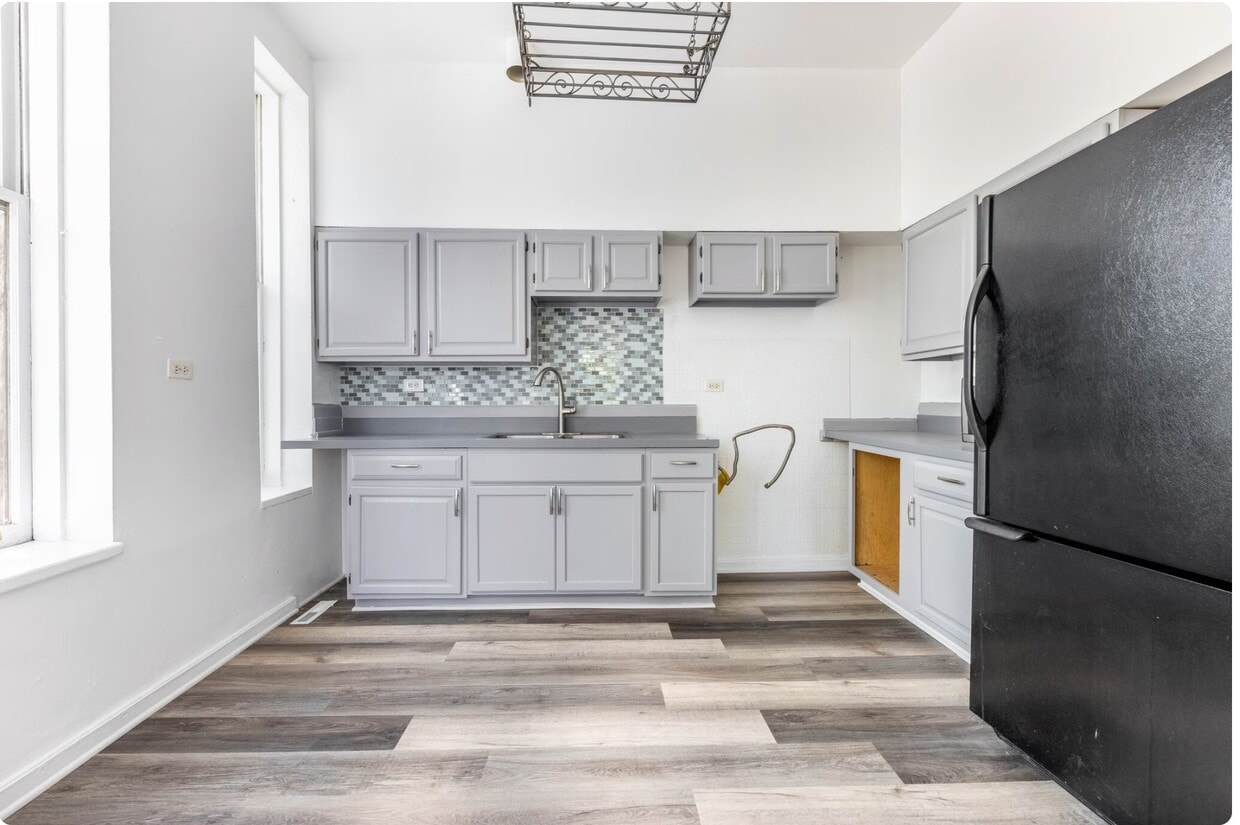 Photo - 901 W 19th St (Chicago, IL)