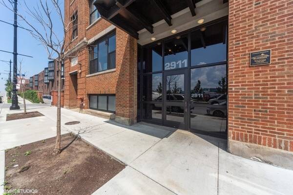 Foto del edificio - 2911 N Western Ave