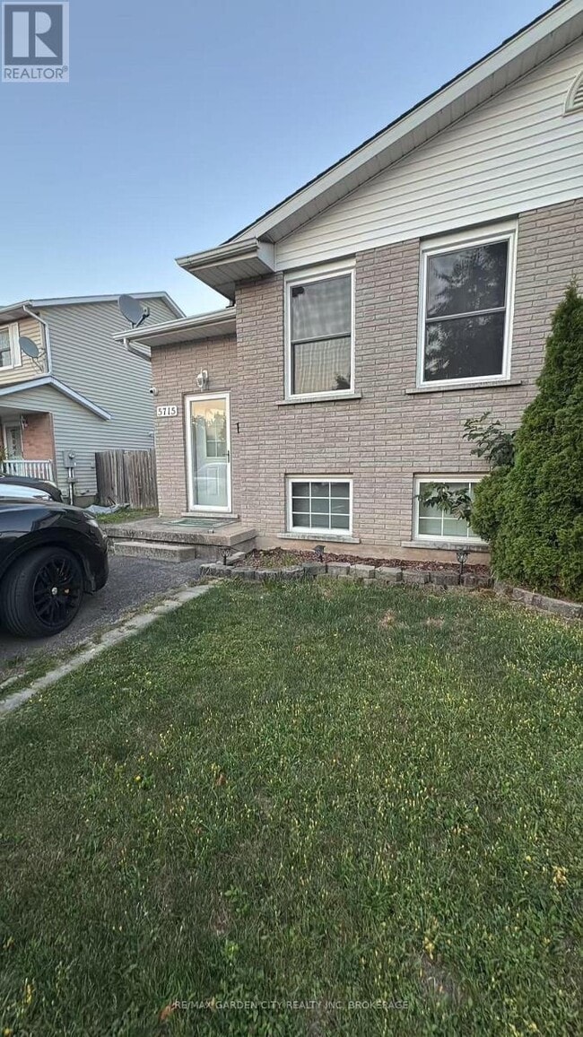 Building Photo - 5715 Deerbrook St