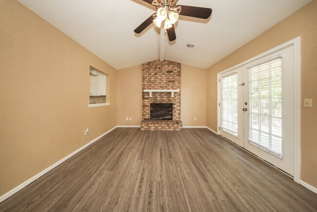 Foto del edificio - 9705 Oaktree Terrace