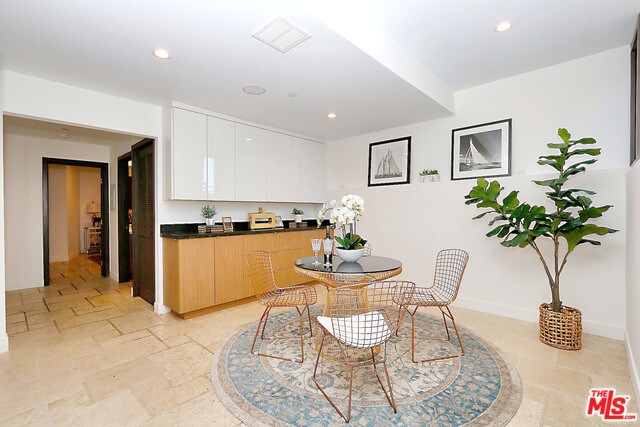 Building Photo - 8555 Ridpath Dr