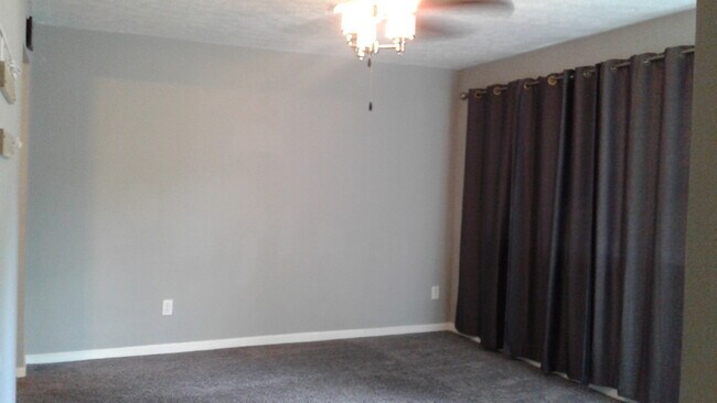 Building Photo - 302 W Tecumseh Dr