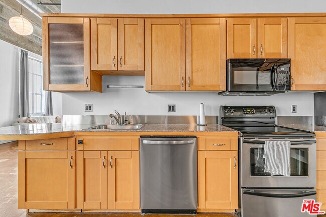 Foto del edificio - 312 W 5th St