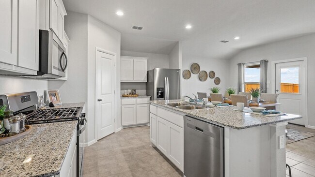 Foto del edificio - 16408 Severn Ln