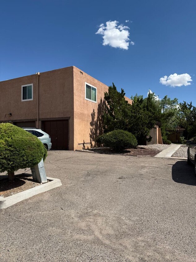 Foto principal - NE Heights Condo Spain/Wyoming