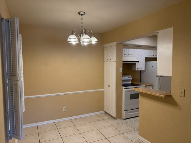 Building Photo - 170 De Chantle Rd