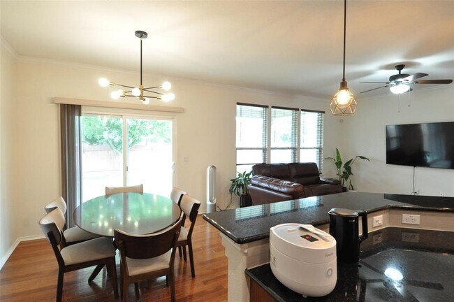 Foto del edificio - 12400 Knowell Dr