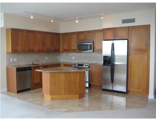 Foto principal - 1745 E Hallandale Beach Blvd