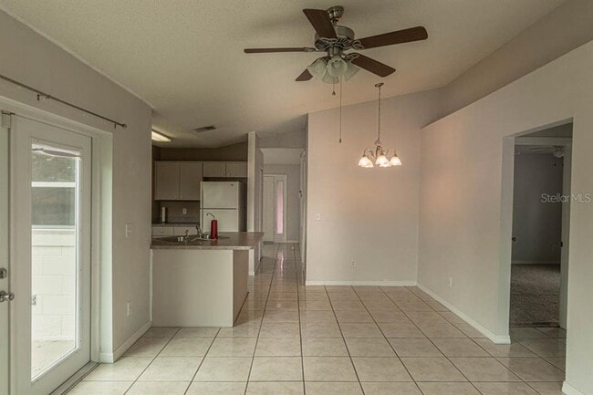 Building Photo - 233 E Gardenia Dr