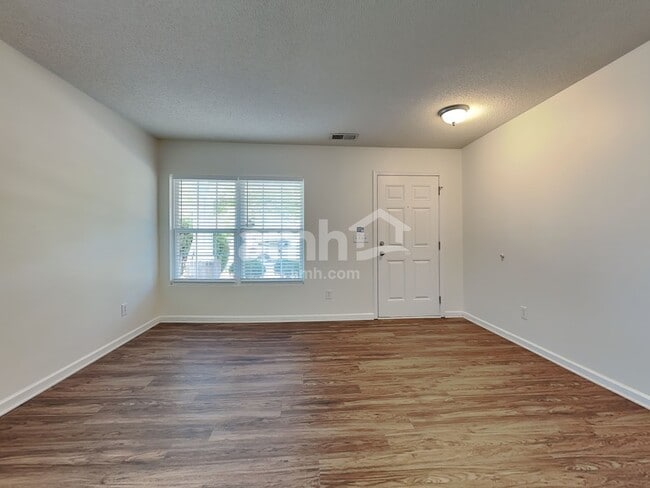 Building Photo - 124 Trayesan Dr