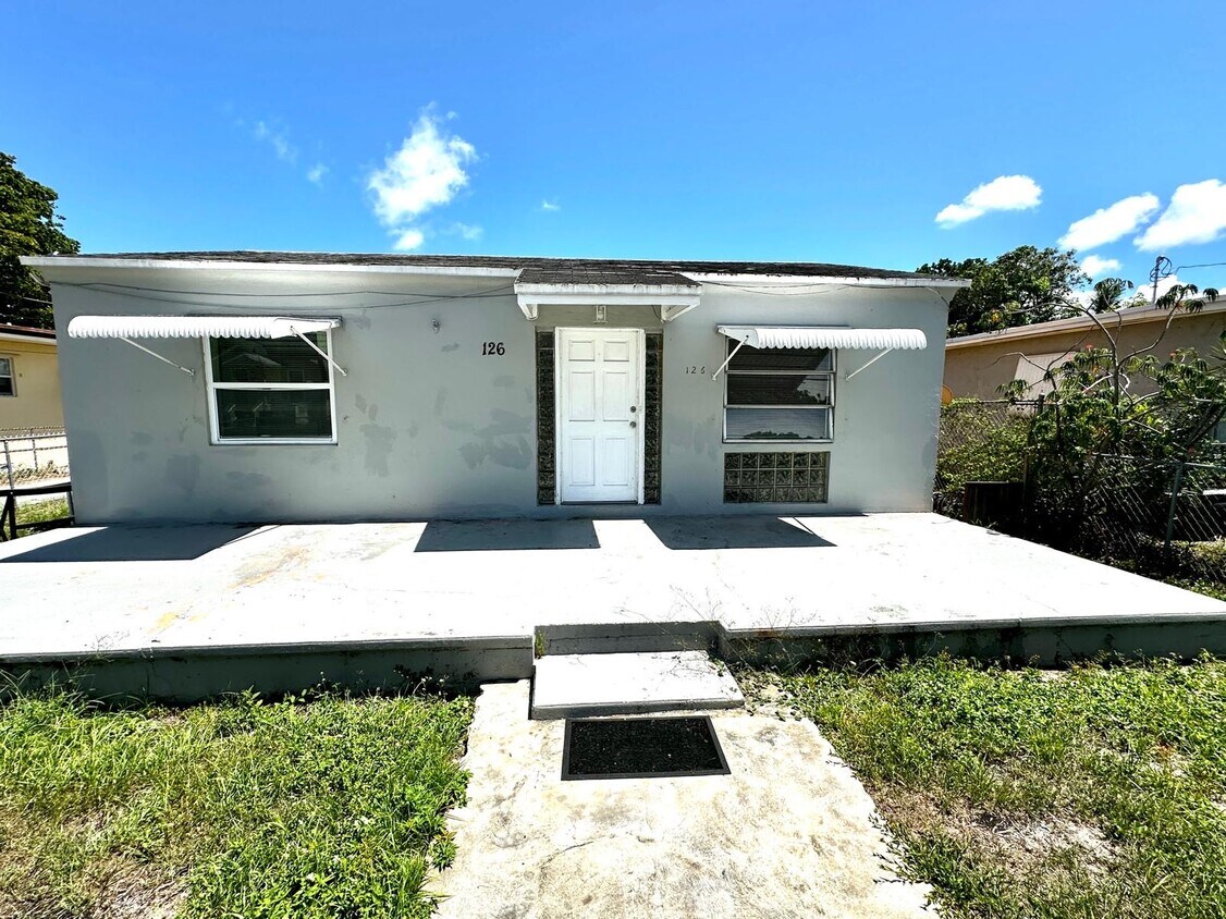 Foto principal - 126 SE 4th St